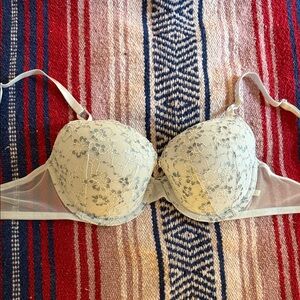 Victoria's Secret Lace Underwire Bra - Cream